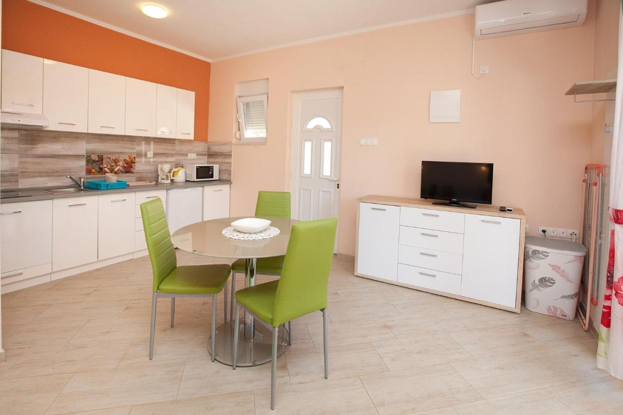 Apartmani Lea Starigrad Paklenica Eksteriør bilde