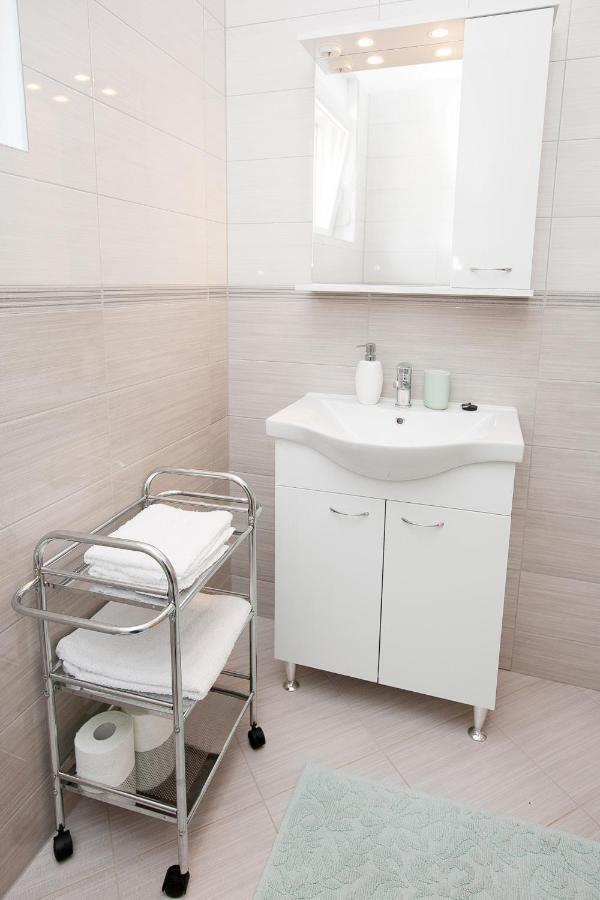 Apartmani Lea Starigrad Paklenica Eksteriør bilde